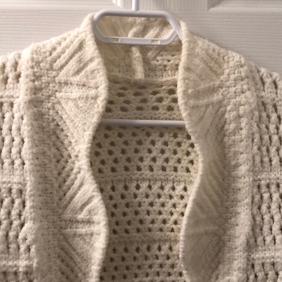 Beautiful White Crochet Jacket - Picture 2 of 7